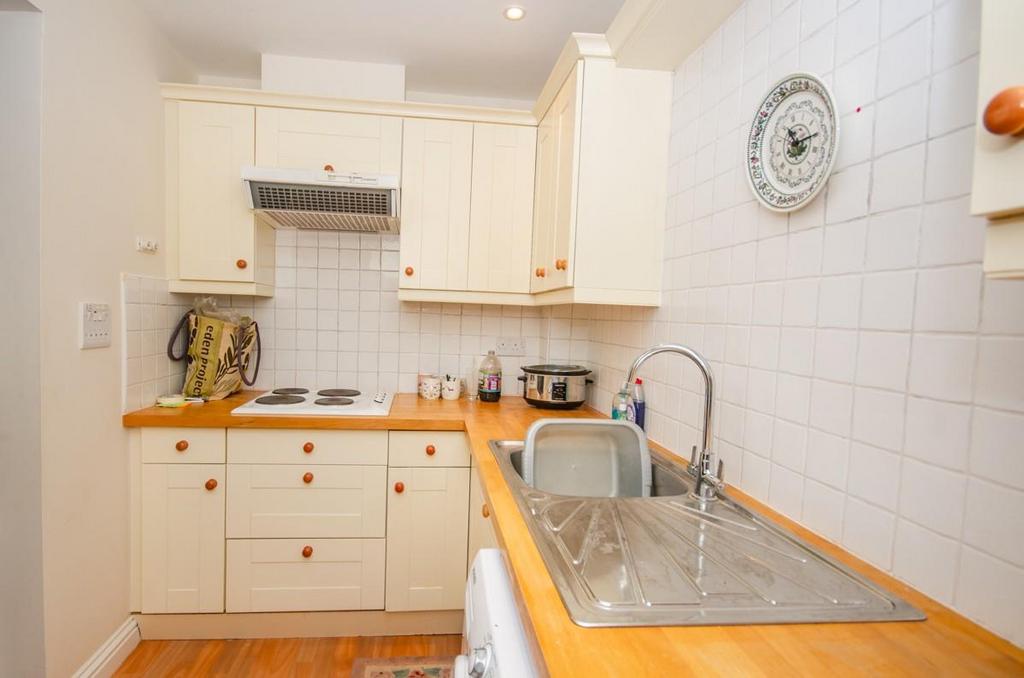 Kitchen pic 2.jpg