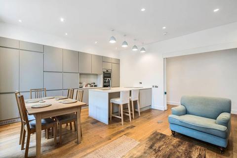 3 bedroom flat for sale, Belgrave Road, Pimlico, London, SW1V