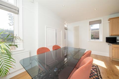 3 bedroom flat for sale, Phoenix Lodge Mansions, London W6