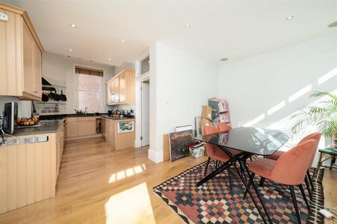 3 bedroom flat for sale, Phoenix Lodge Mansions, London W6