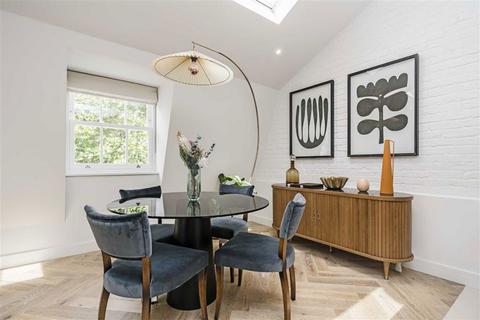 2 bedroom flat to rent, Charlotte Street, London W1T