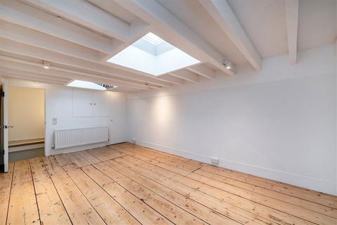 2 bedroom flat for sale, Conway Street, London W1T