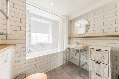 2 bedroom flat for sale, Conway Street, London W1T