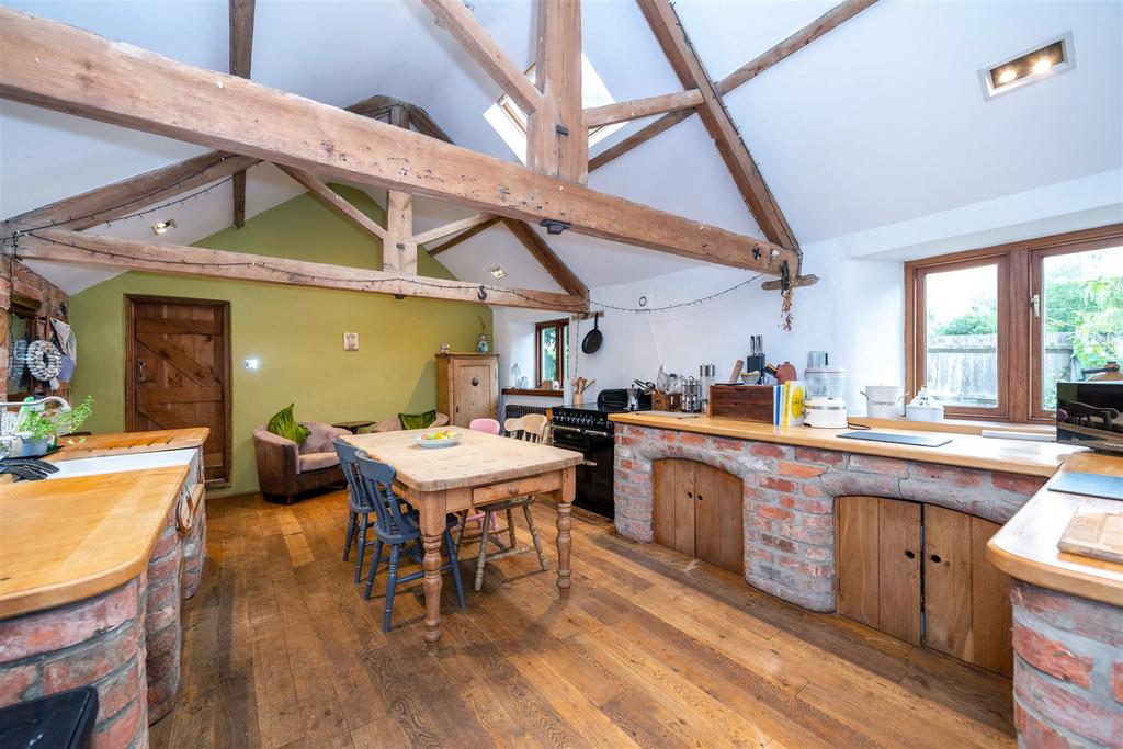 North Barn Internal (7).jpg