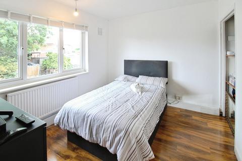 5 Morris Road, Romford, RM3 7EP