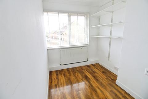 5 Morris Road, Romford, RM3 7EP