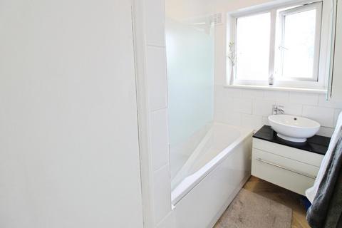 5 Morris Road, Romford, RM3 7EP