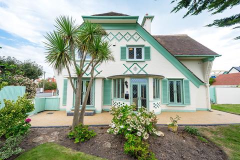 4 bedroom detached house for sale, West Drive, Thornton-cleveleys FY5