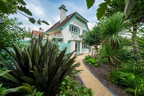 4 bedroom detached house for sale, West Drive, Thornton-cleveleys FY5