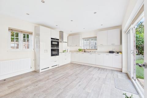 4 bedroom detached house for sale, Drayson Way, Towcester, NN12
