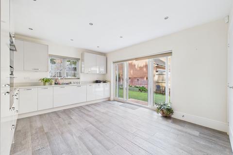 4 bedroom detached house for sale, Drayson Way, Towcester, NN12