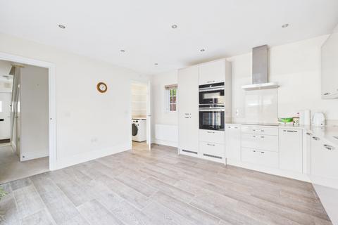 12 Drayson Way, Towcester, NN12 6LL