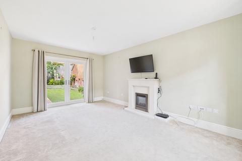 12 Drayson Way, Towcester, NN12 6LL