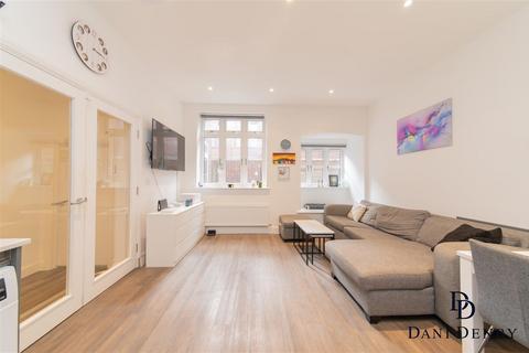 undefined, Pynnacles Close, Stanmore HA7