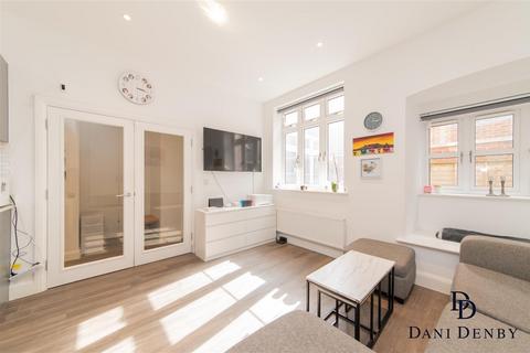 undefined, Pynnacles Close, Stanmore HA7