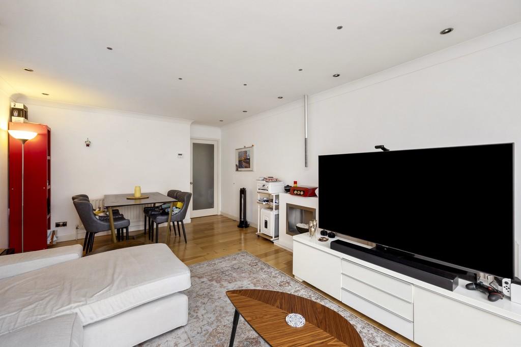 Collingwood Court, 7, The Strand-009