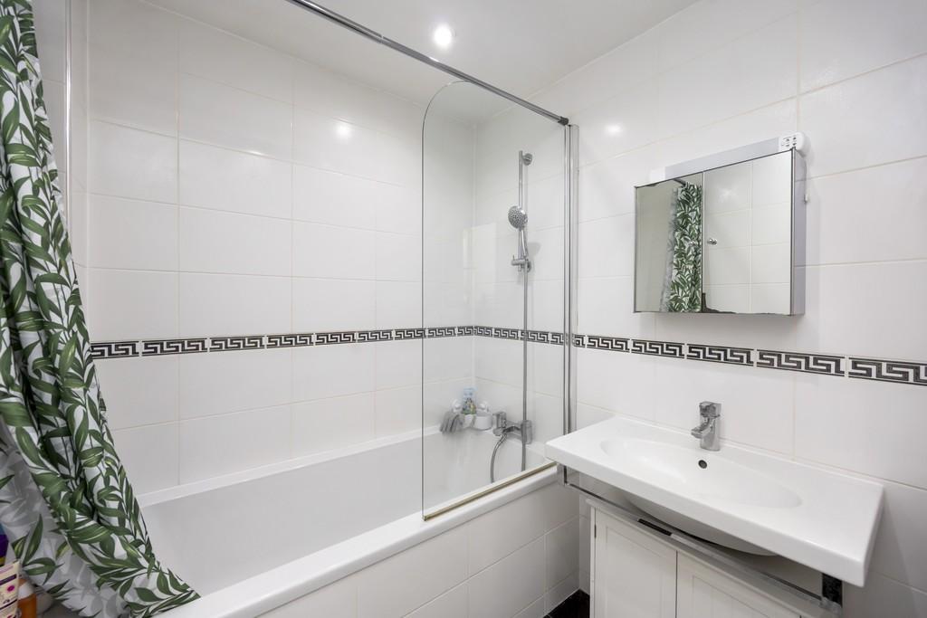 Collingwood Court, 7, The Strand-004