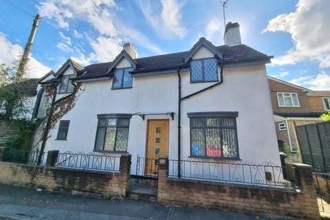 4 bedroom detached house to rent, Queens Park Drive, Harborne B32