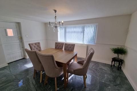 4 bedroom detached house to rent, Queens Park Drive, Harborne B32