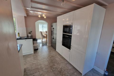 4 bedroom detached house to rent, Queens Park Drive, Harborne B32