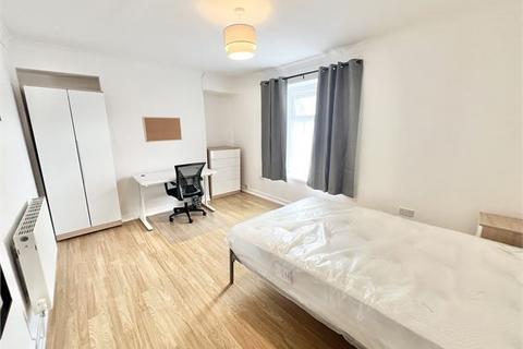 4 bedroom house share to rent, Beach Street, Sandfields, Swansea,
