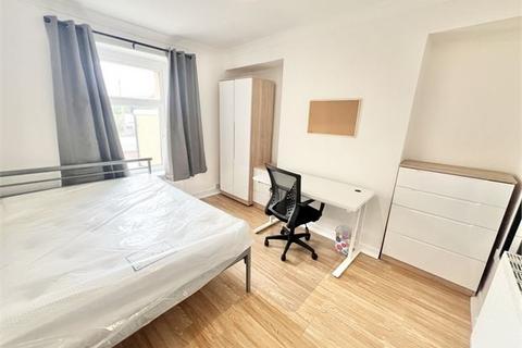 4 bedroom house share to rent, Beach Street, Sandfields, Swansea,
