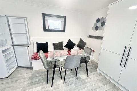 4 bedroom house share to rent, Beach Street, Sandfields, Swansea,