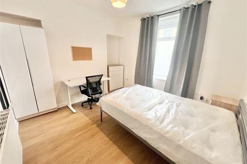 4 bedroom house share to rent, Beach Street, Sandfields, Swansea,
