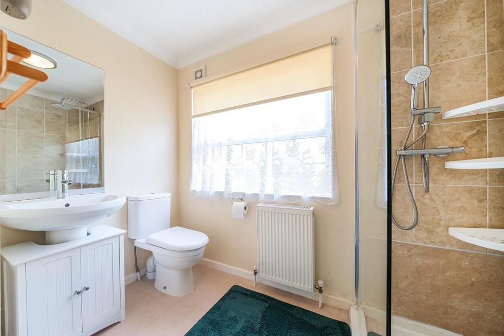 SHOWER ROOM.jpg