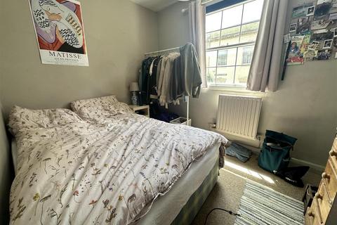 2 bedroom flat to rent, Cornwallis Crescent Clifton Bristol
