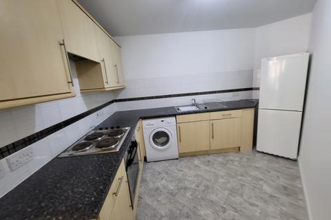 2 bedroom apartment to rent, Bishops Corner, Hulme, Manchester. M15 4UW