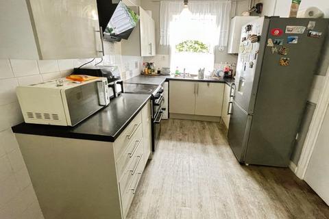 2 bedroom flat for sale, Surrey Drive, Bury