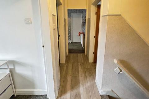2 bedroom flat for sale, Surrey Drive, Bury