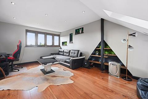 4 bedroom semi-detached house for sale, Hooking Green, Harrow