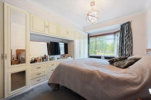 4 bedroom semi-detached house for sale, Hooking Green, Harrow