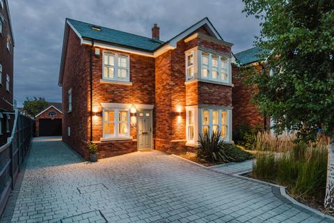 5 bedroom detached house for sale, Salisbury Road, Leigh-On-Sea