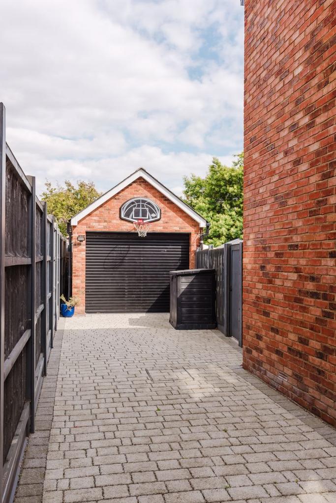 Drive &amp; Garage