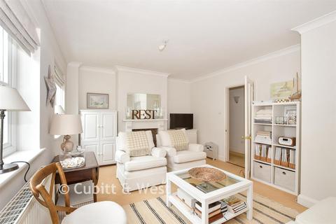 4 bedroom chalet for sale, Balcombe Gardens, Horley RH6