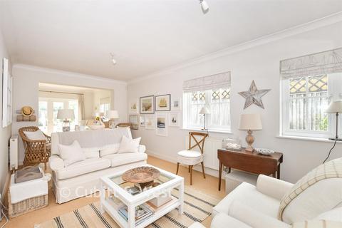 4 bedroom chalet for sale, Balcombe Gardens, Horley RH6