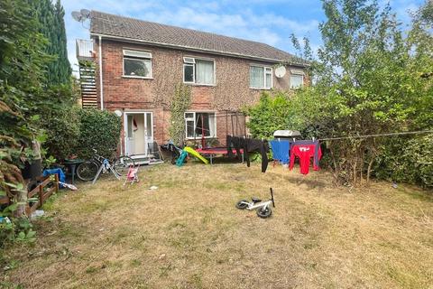 2 bedroom flat for sale, Lynn Road, Wisbech, Cambs, PE13 3DY