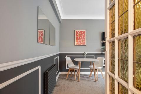 2 bedroom apartment for sale, Bushey Road, Raynes Park, London, SW20 8DQ
