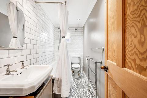 2 bedroom flat for sale, Greenford Avenue, Hanwell, London, W7 3QS