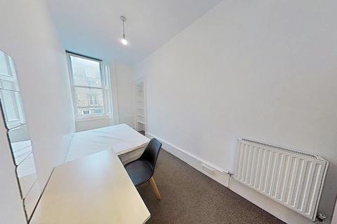 4 bedroom flat to rent, Montgomery Street, Edinburgh, EH7