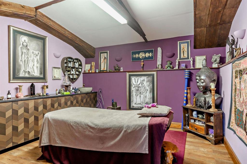 8593097-interior02-800.jpg