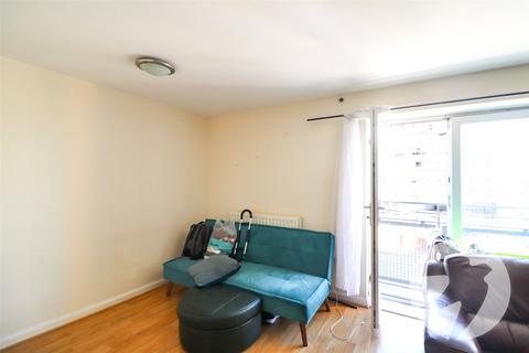 2 bedroom flat for sale, Macarthur Close, Erith, DA8