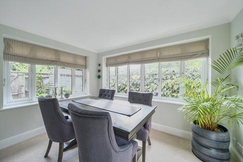 5 Hicks Close, Hailey, Witney, OX29 9TB