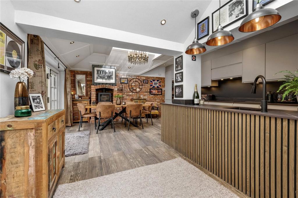 Kitchen/Dining Room