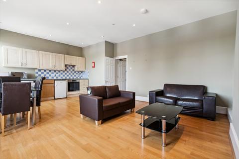 2 bedroom semi-detached house to rent, Bedford Hill, London SW12