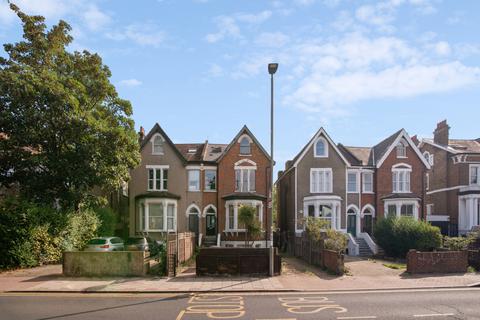 2 bedroom semi-detached house to rent, Bedford Hill, London SW12