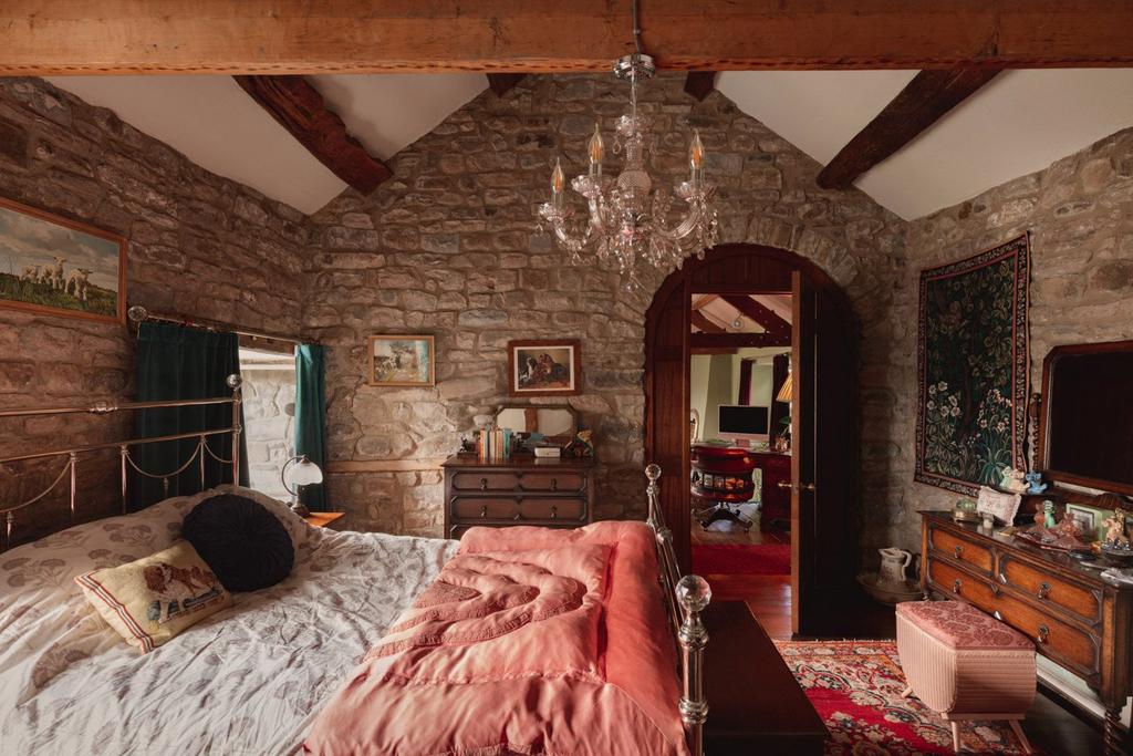 Master Bed 1